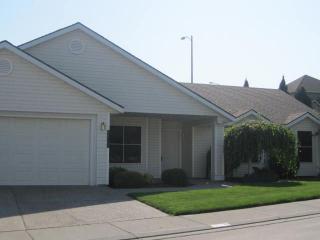 3513 Irby St, Kennewick, WA 99337-2464
