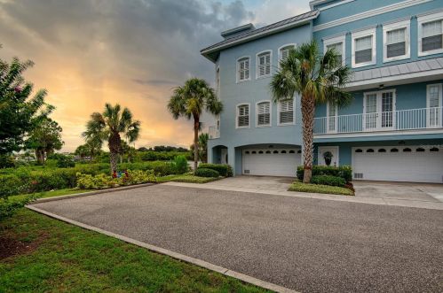 1152 Flying Fish Ln, Tarpon Springs, FL 34689-7006