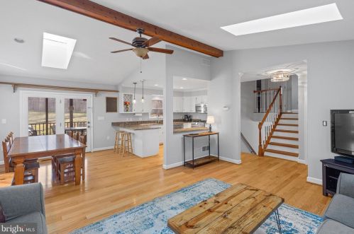 300 E St, Purcellville VA  20132-3317 exterior