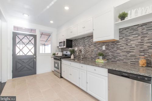 52 Cedar St, Boothwyn, PA 19061-4611