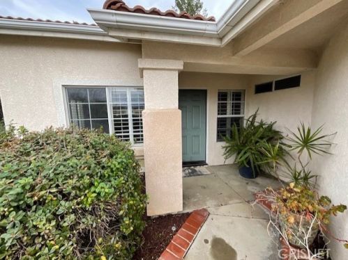19702 Skyview Ct, Santa Clarita, CA 91351-6900