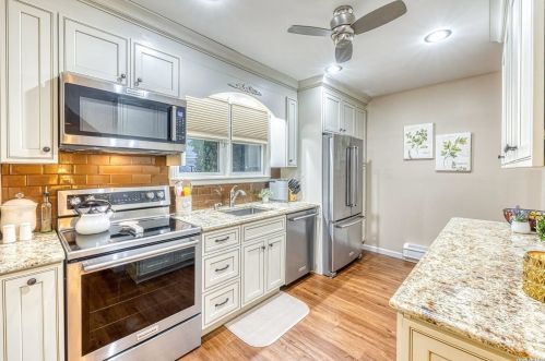 335 Lucille Ave, Floral Park, NY 11003-3444