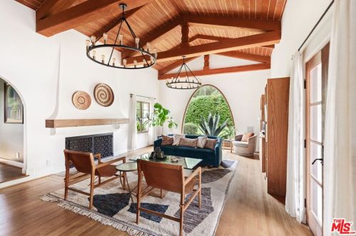 1114 Mountain St, Glendale CA  91207-1834 exterior