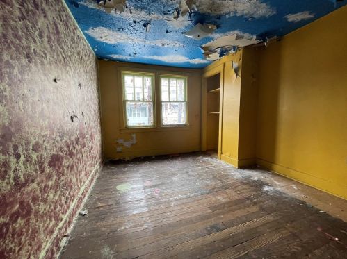 2206 Hawthorne Ave, Pittsburgh PA 15205-4520 exterior