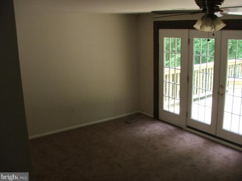 6071 Hollow Knoll Ct, Springfield, VA 22152-1421