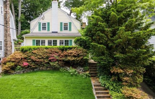 16 Young Ave, New Rochelle, NY 10803-1724