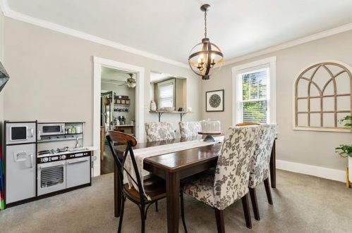 220 Vernon St, New Kensington PA  15068-5844 exterior