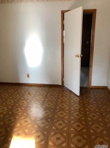100-06 88th Ave, Jamaica, NY 11418-1840