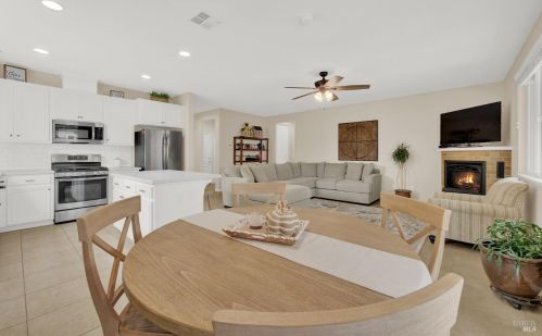 8001 Finchley Ct, Vacaville CA  95687-8253 exterior