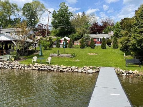 32 Kellogg St, Brookfield Center CT  06804-1521 exterior