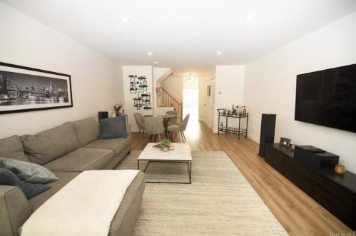 13 Lake Marie Ln, Bedford Hills NY  10507-1231 exterior