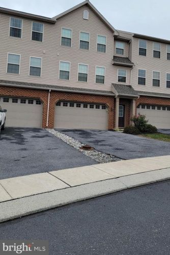 6414 Creekbend Dr, Navy Sup Dpt PA  17050-4003 exterior