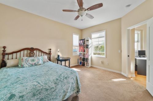 1050 Straightaway Ct, Oceanside CA  92057-1949 exterior