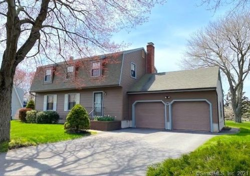 20 High Ridge Dr, Waterford, CT 06385-2545