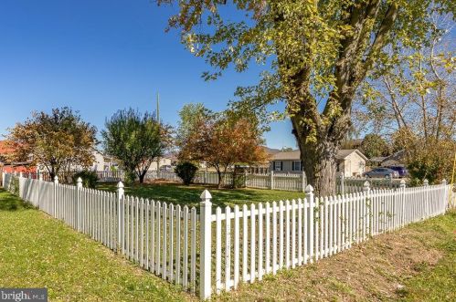 320 Willow St, Rig, WV 26836-1066