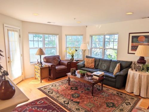 623 Viewpoint Ter, Peekskill NY  10566-6210 exterior