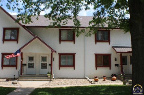2003 Greenbriar Dr, Emporia, KS 66801-5746