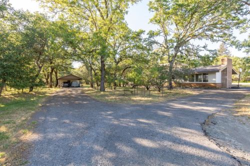 275 Washburn St, Angwin, CA 94508-9795