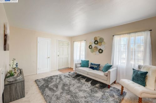 9326 Cherry St, Oakland CA  94603-1632 exterior