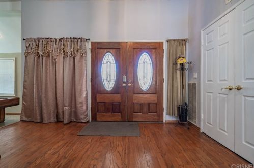 2828 Inyo Cir, Simi Valley CA 93063-2002 exterior