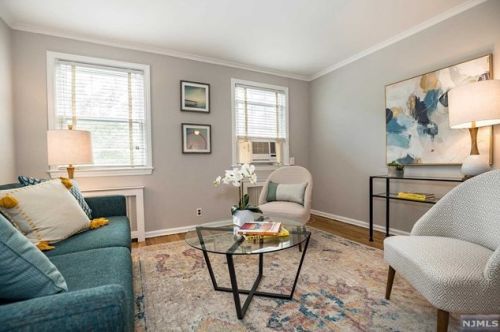 19 Green Acres Dr, Verona, NJ 07044-2422