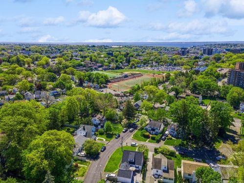 5 Van Buren Cir, Stamford CT  06906-2421 exterior