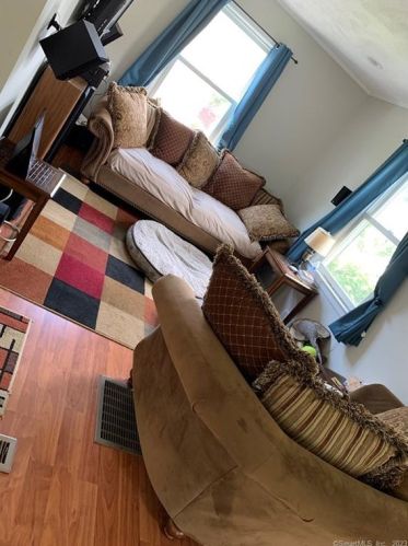 4 5th St, Danbury CT  06810-5704 exterior