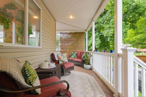 10 Washington Ave, Airmont, NY 10901-4609