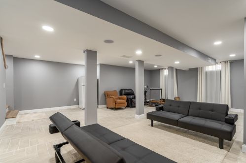 4 Ames Rd, Brookline NH  03033-2304 exterior