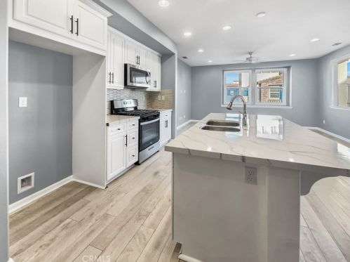 31889 Calle Luz, Temecula CA  92592-3930 exterior