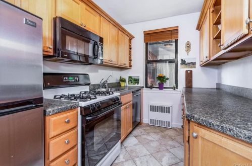 142 Garth Rd, Scarsdale, NY 10583-3758
