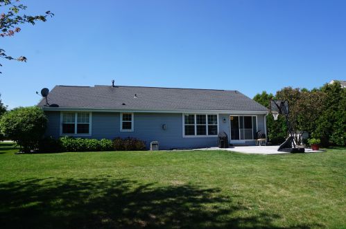 1231 Sandpiper Dr, Oconomowoc, WI 53066-2364