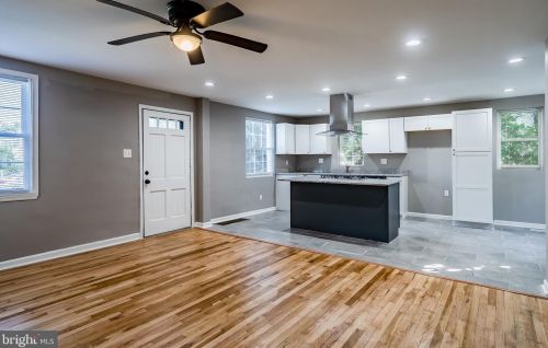 156 Riverview Dr, New Castle DE  19720-2732 exterior