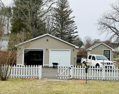 15 Sayles Ave, Killingly CT  06241-1609 exterior