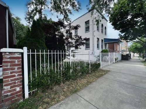657 Thieriot Ave, Bronx, NY 10473-2921
