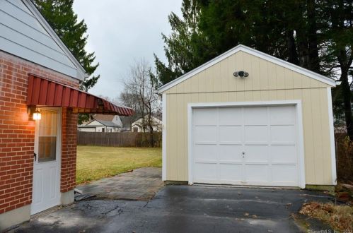 147 Hartford Ave, Hartford CT  06109-1809 exterior