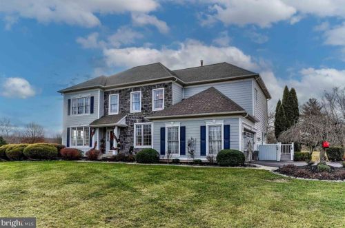 8 Hickory Dr, Glen Mills, PA 19342-2251
