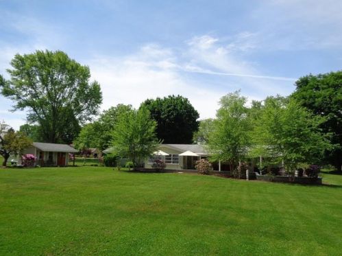 507 Moss Ln, Greenville, PA 16125-8805