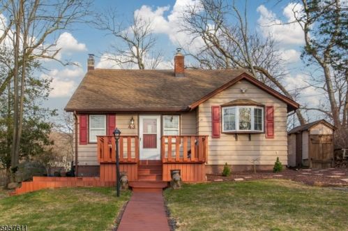 43 Bellot Rd, Skyline Lakes, NJ 07456-2801