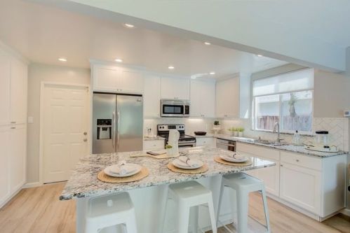 1216 Babel Ln, Concord, CA 94518-1650