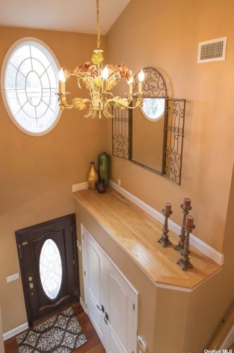 23 La Grange Pl, West Islip NY  11795-3816 exterior