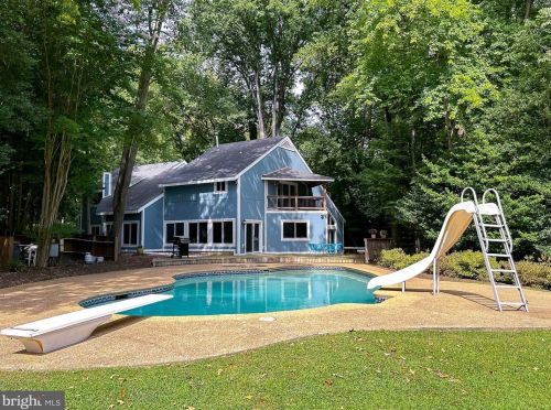 10409 Deerfoot Dr, Great Falls, VA 22066-3416
