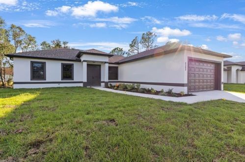 4203 9th St, Lehigh Acres, FL 33976-2704