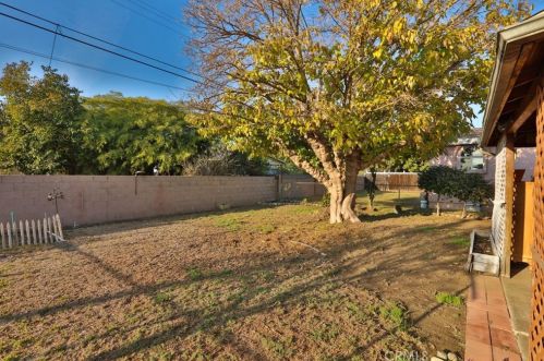 7637 Crossway Dr, Pico Rivera, CA 90660-4405