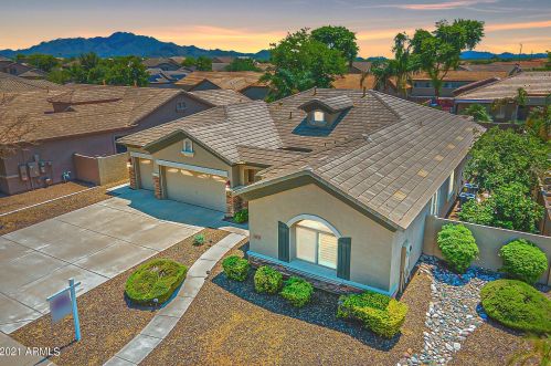 2691 Palm Beach Dr, Chandler, AZ 85249-5045