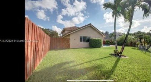 10240 13th St, Hollywood, FL 33025-4702