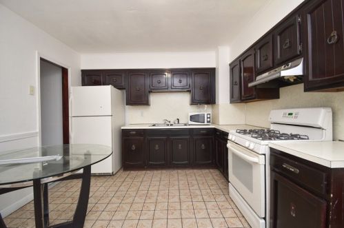 20 Longfellow Ter, Springfield MA  01108-2424 exterior