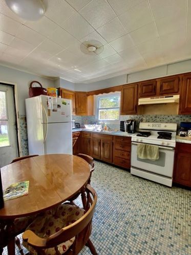 36 Van Wyck Dr, Poughkeepsie NY  12601-1534 exterior