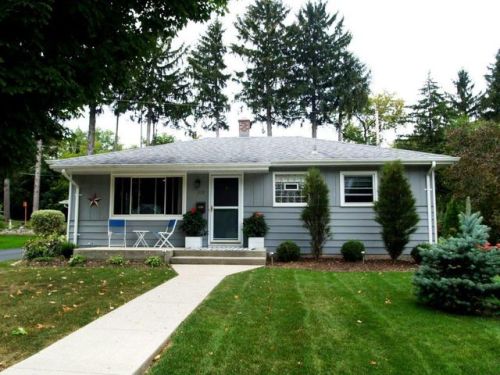 125 Highland Ave, Thiensville, WI 53092-1503