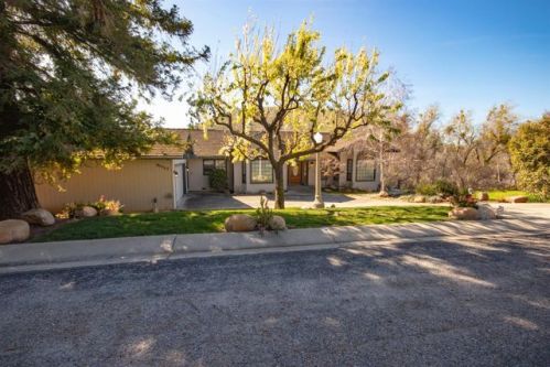 31757 Country Club Dr, Porterville, CA 93257-9610